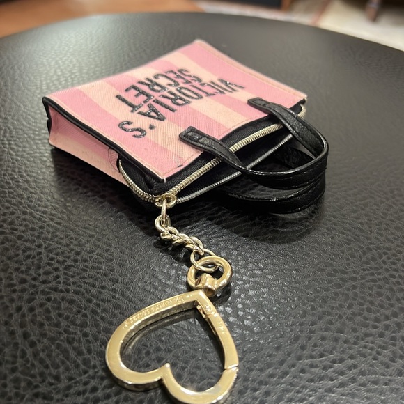 Victoria’s Secret - Picture 3 of 10